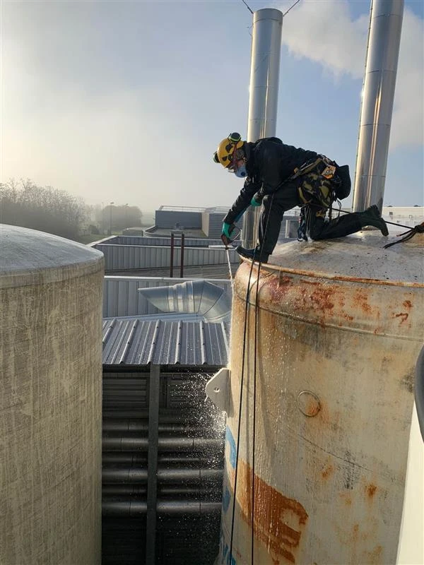 Intervention de cordistes MS Access pour un silo qui reprend des couleurs chez PROTECH LAV à Saint-Hermine (industrie) – 5